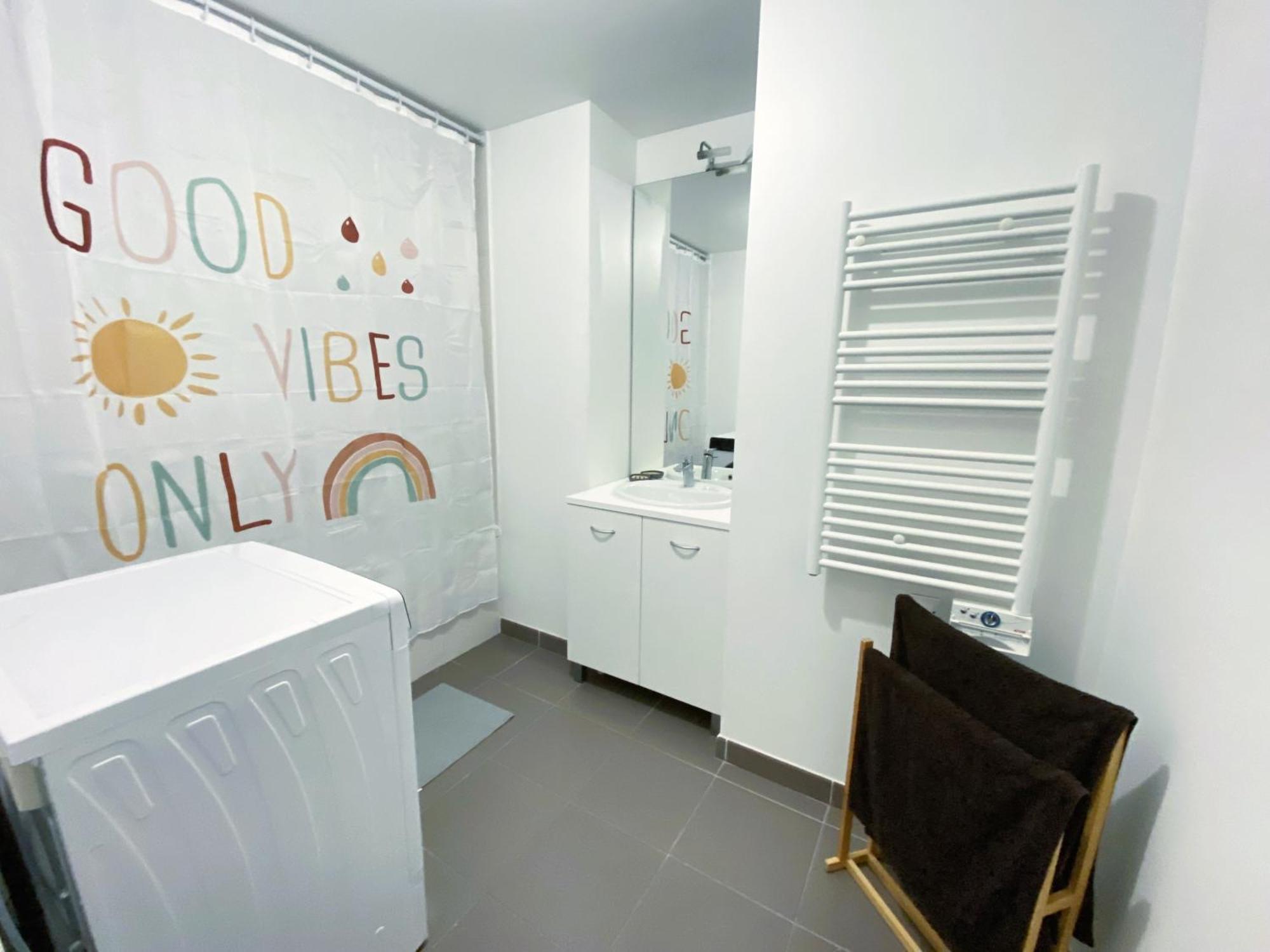 Apartment New Joliette Comfortable Well Located With Private Parking